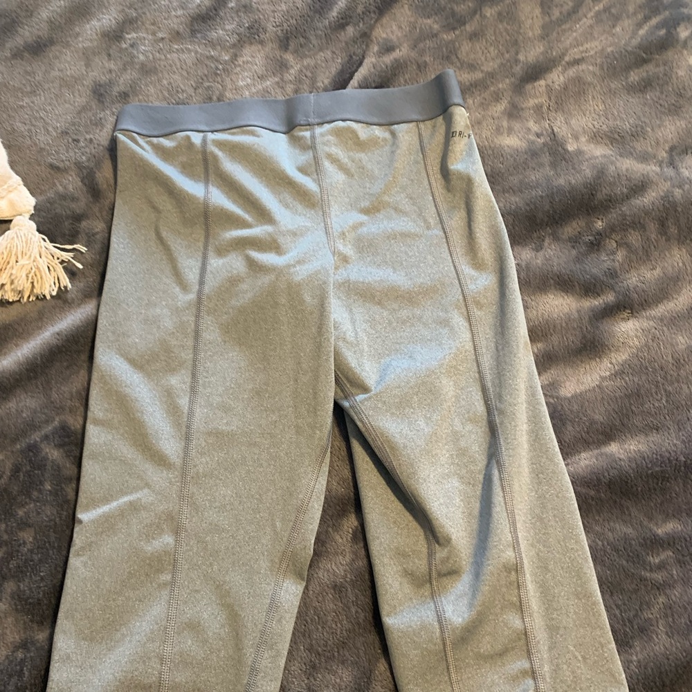 Nike Pro gray cropped leggings